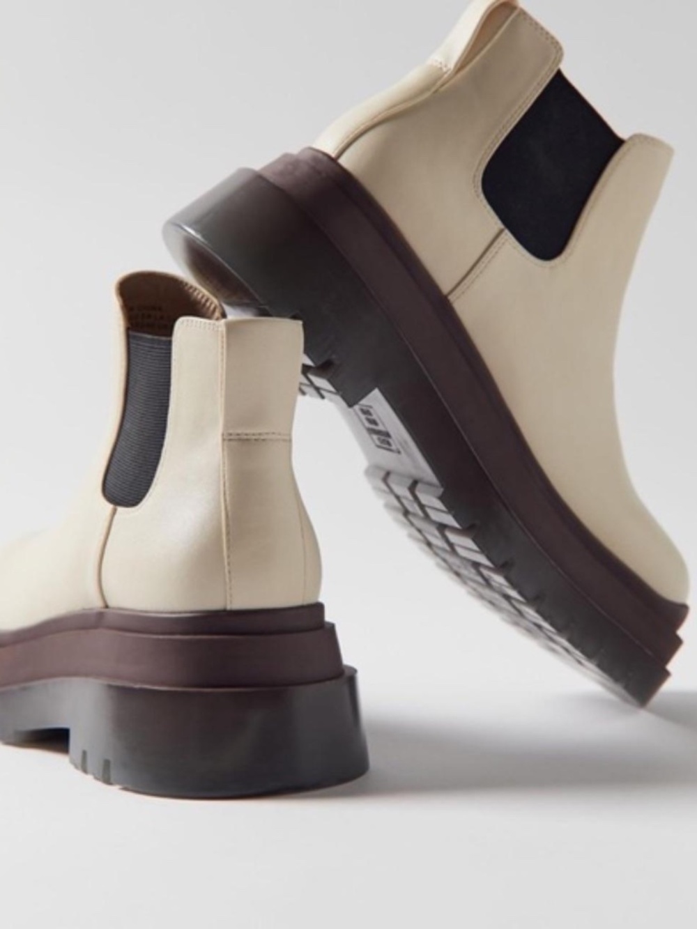 Urban Outfitters Dana Short Chelsea Boot